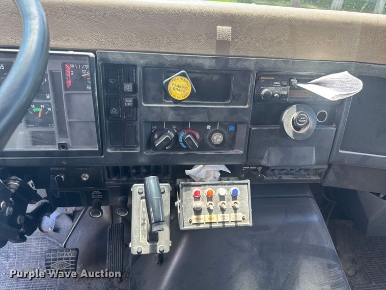 image for item DV2045 1994 International 4900 dump truck