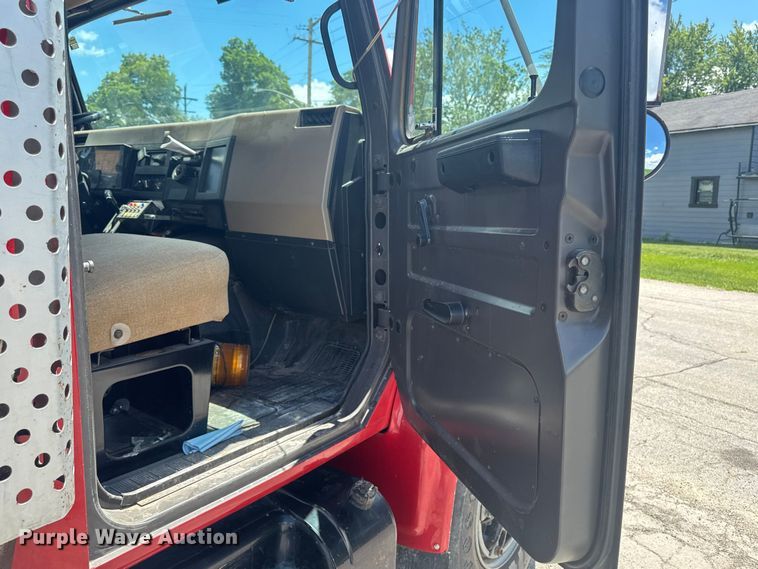 image for item DV2045 1994 International 4900 dump truck