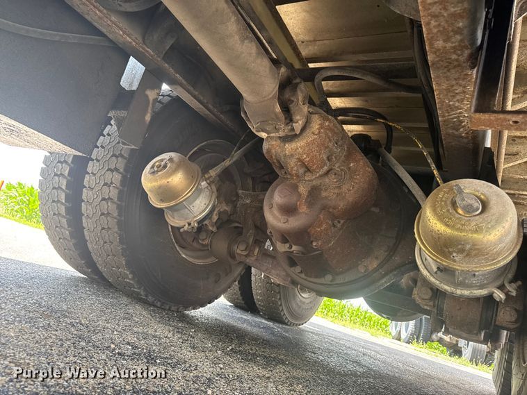 image for item DV2045 1994 International 4900 dump truck