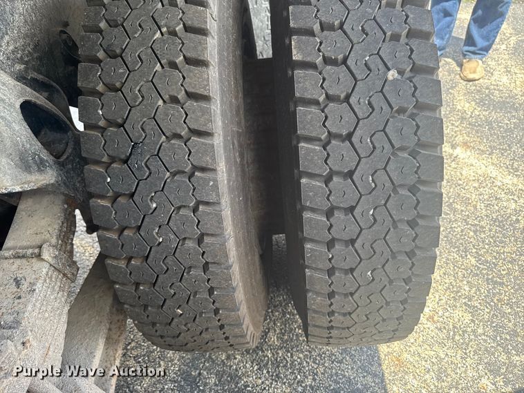 image for item DV2045 1994 International 4900 dump truck