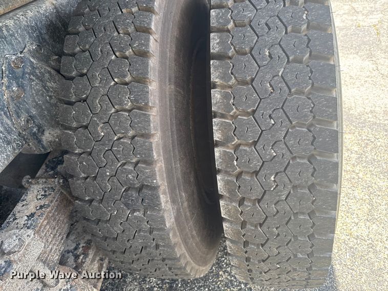 image for item DV2045 1994 International 4900 dump truck
