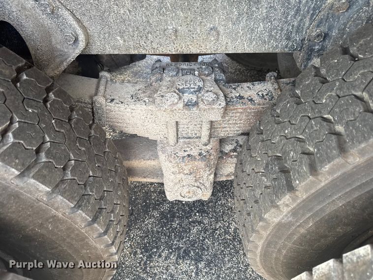 image for item DV2045 1994 International 4900 dump truck