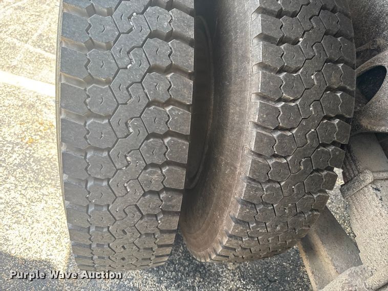image for item DV2045 1994 International 4900 dump truck