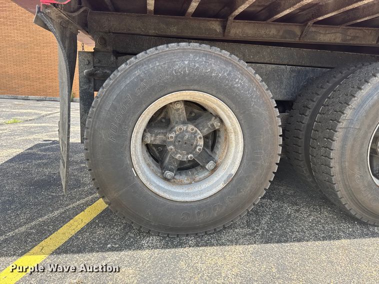 image for item DV2045 1994 International 4900 dump truck