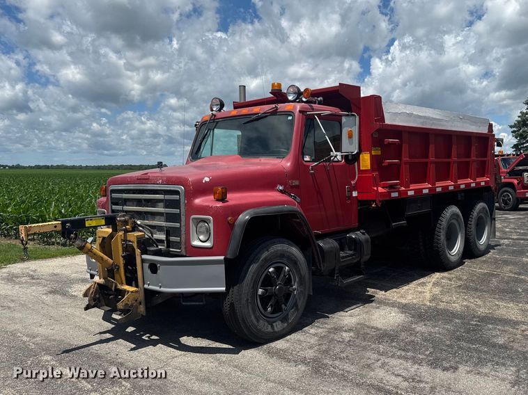 image for item DV2046 1988 International F1954 dump truck