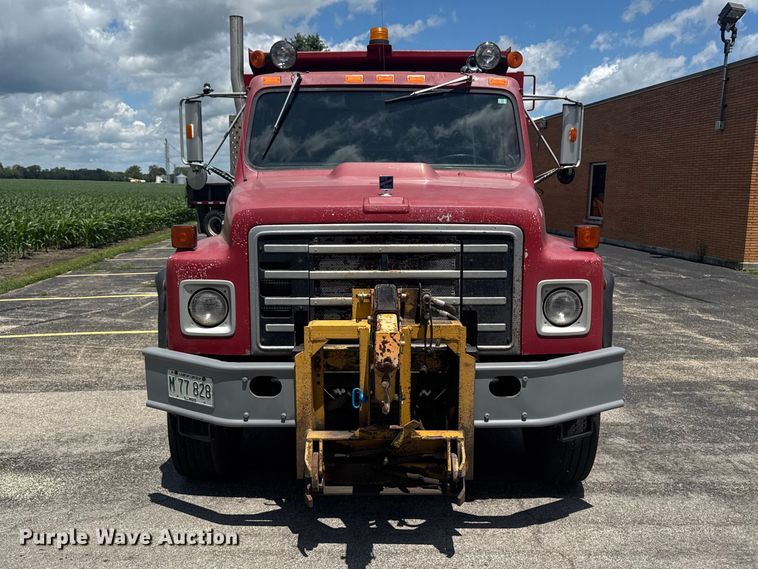 image for item DV2046 1988 International F1954 dump truck