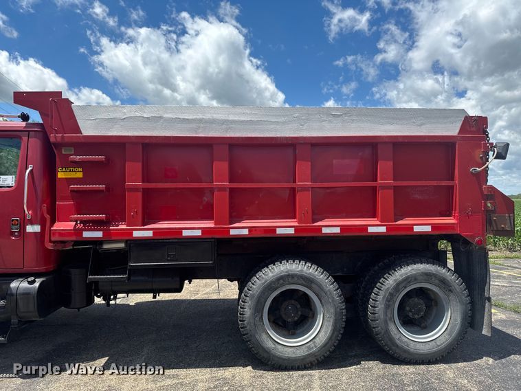 image for item DV2046 1988 International F1954 dump truck