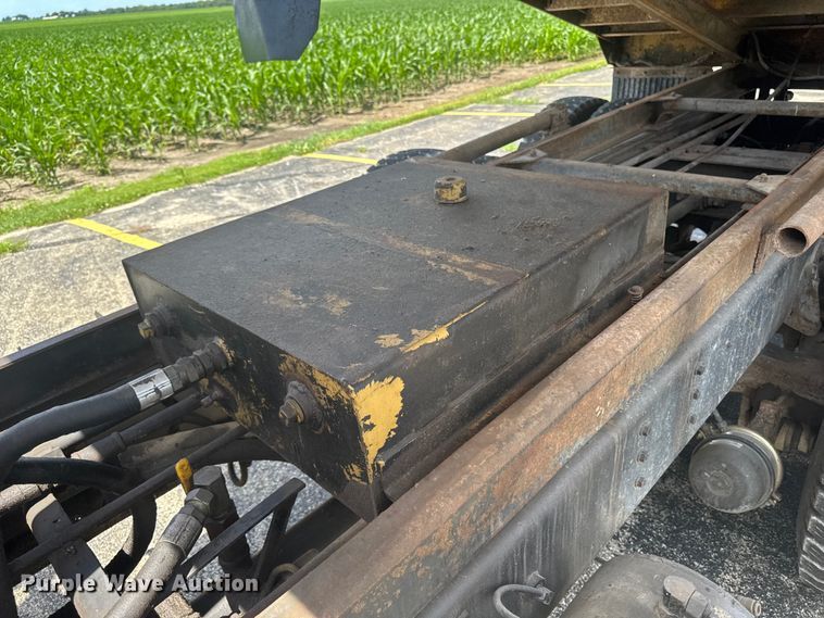 image for item DV2046 1988 International F1954 dump truck