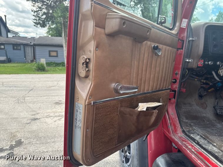 image for item DV2046 1988 International F1954 dump truck