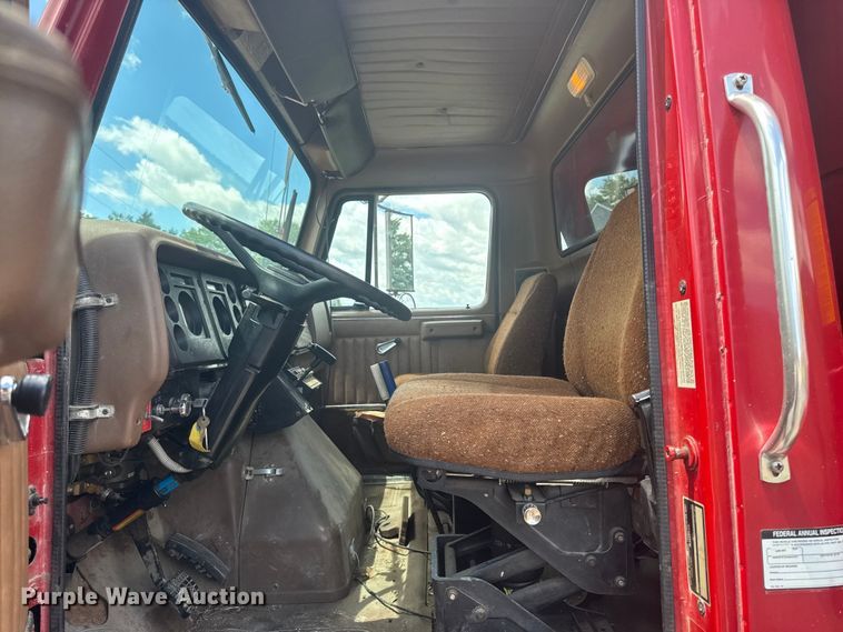 image for item DV2046 1988 International F1954 dump truck