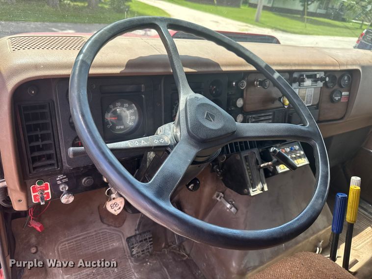 image for item DV2046 1988 International F1954 dump truck