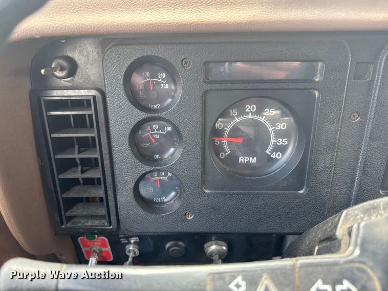 image for item DV2046 1988 International F1954 dump truck
