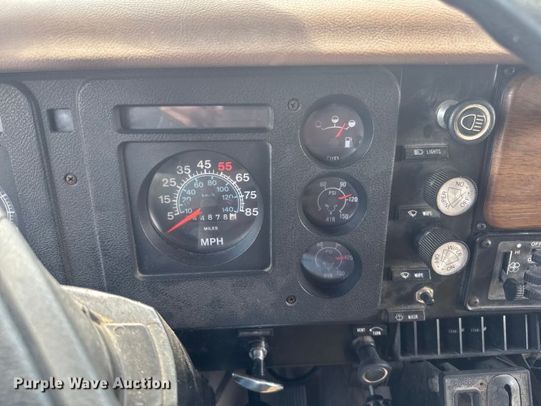 image for item DV2046 1988 International F1954 dump truck