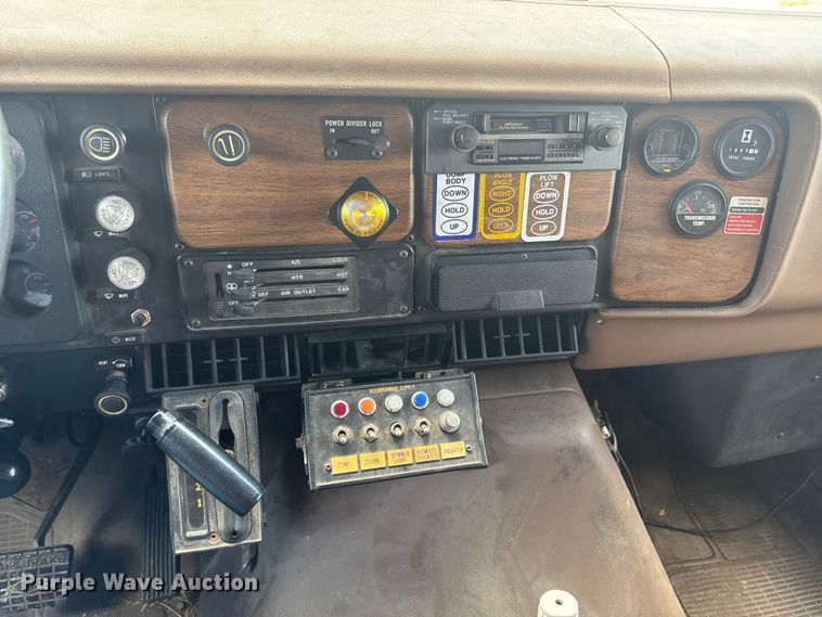 image for item DV2046 1988 International F1954 dump truck
