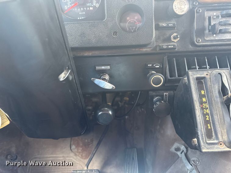image for item DV2046 1988 International F1954 dump truck