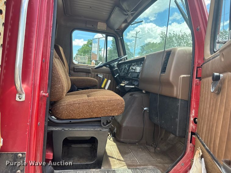 image for item DV2046 1988 International F1954 dump truck