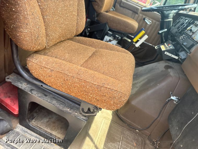 image for item DV2046 1988 International F1954 dump truck