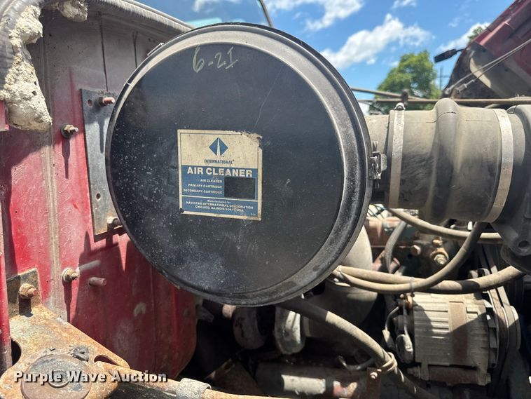 image for item DV2046 1988 International F1954 dump truck