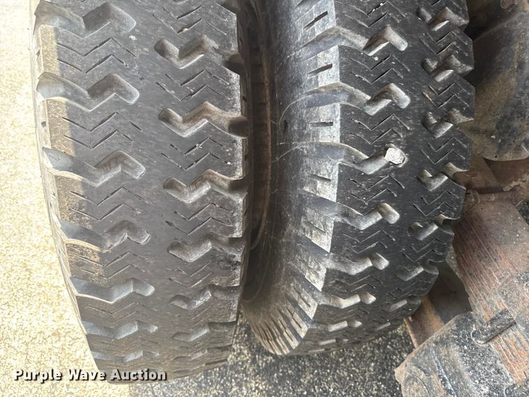 image for item DV2046 1988 International F1954 dump truck