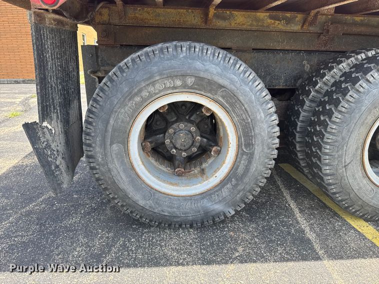 image for item DV2046 1988 International F1954 dump truck