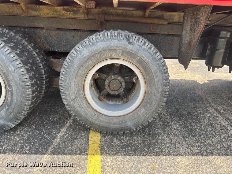 image for item DV2046 1988 International F1954 dump truck