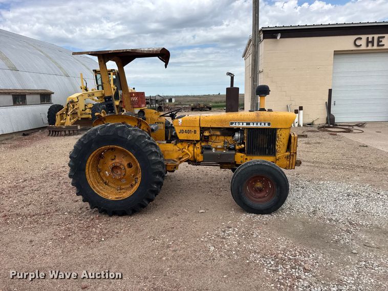 image for item DY2968 John Deere 401-B tractor