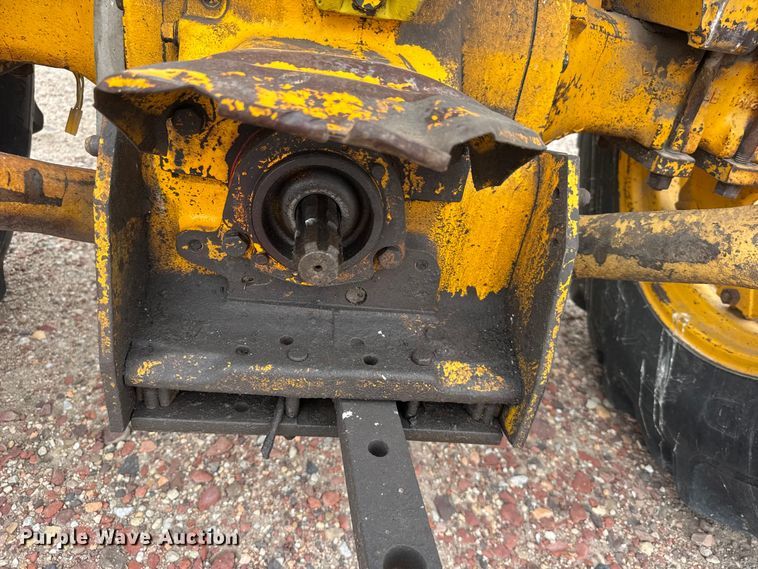 image for item DY2968 John Deere 401-B tractor