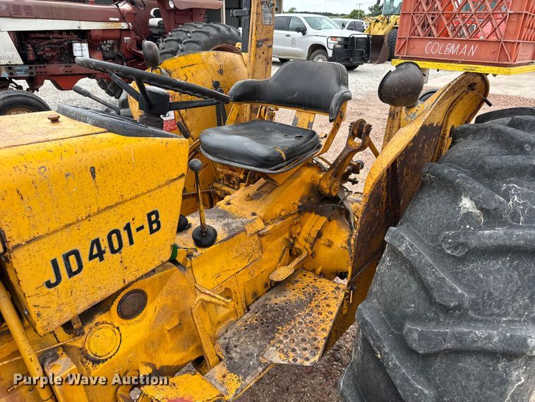 image for item DY2968 John Deere 401-B tractor