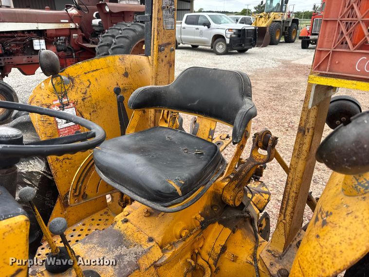 image for item DY2968 John Deere 401-B tractor