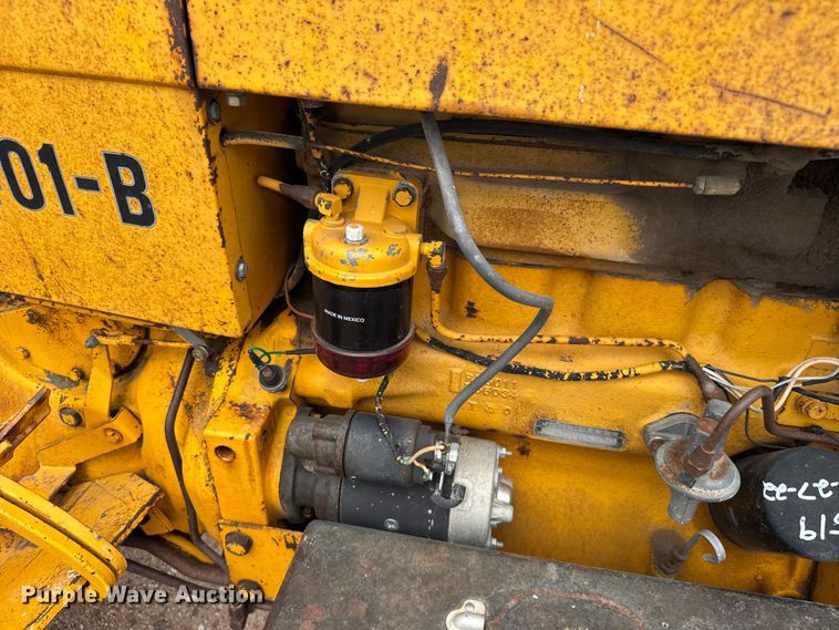 image for item DY2968 John Deere 401-B tractor