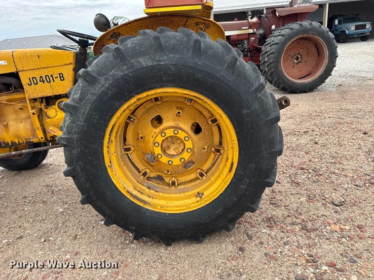 image for item DY2968 John Deere 401-B tractor