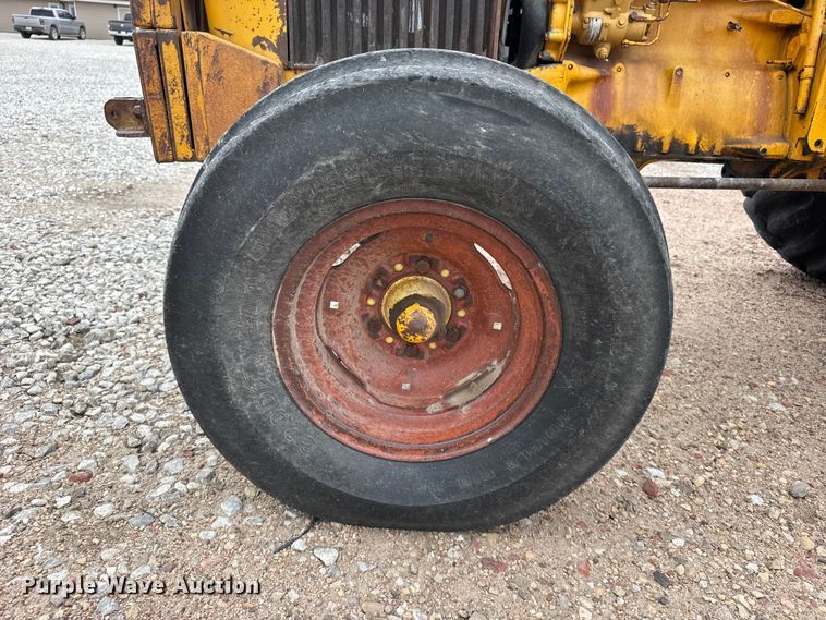image for item DY2968 John Deere 401-B tractor