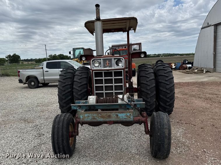 image for item DY2969 Farmal 666 tractor