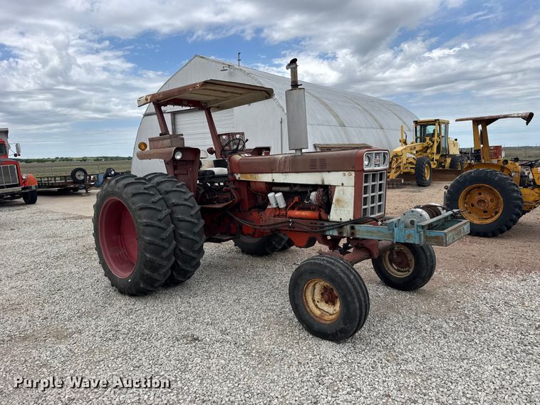 image for item DY2969 Farmal 666 tractor