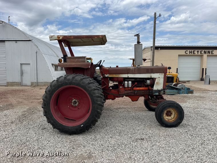 image for item DY2969 Farmal 666 tractor
