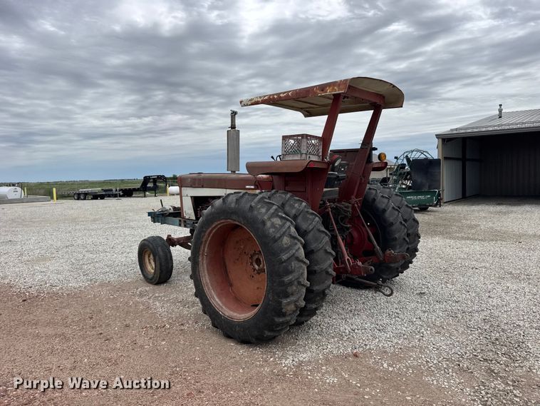 image for item DY2969 Farmal 666 tractor