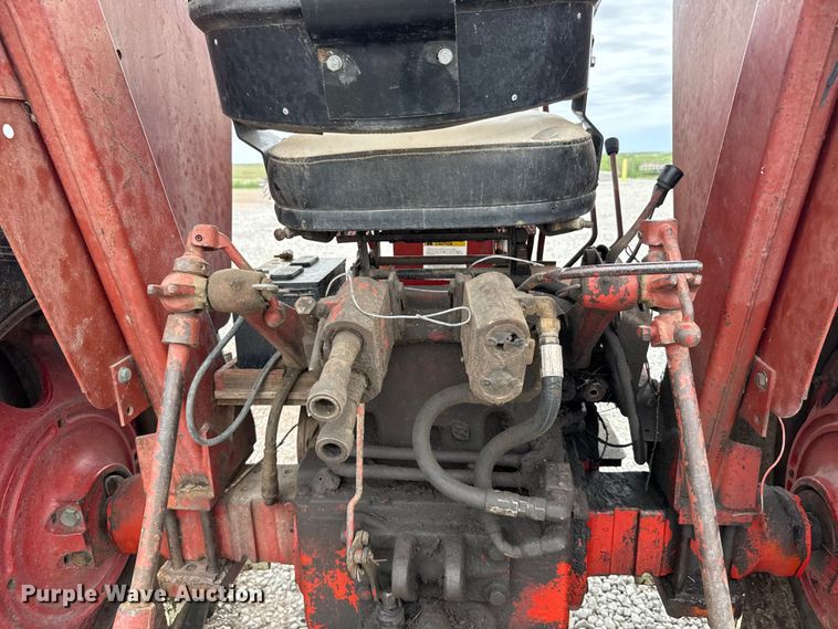 image for item DY2969 Farmal 666 tractor