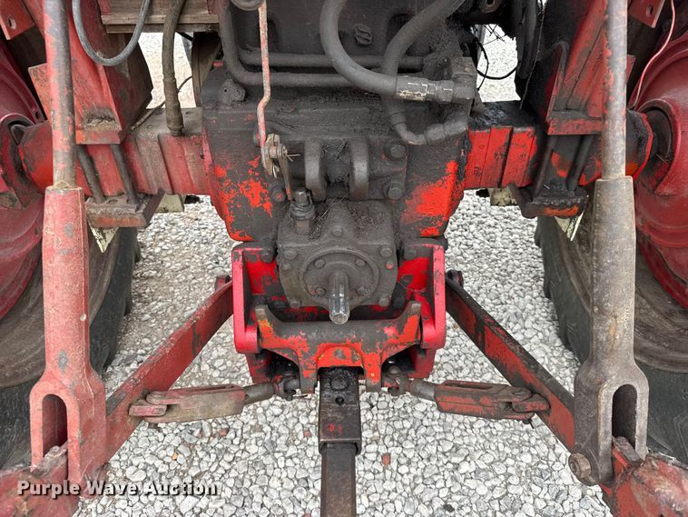 image for item DY2969 Farmal 666 tractor