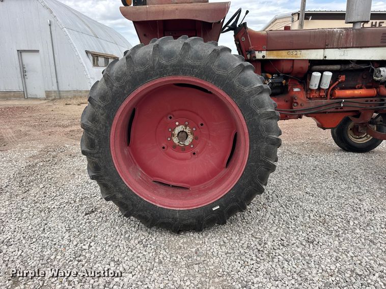 image for item DY2969 Farmal 666 tractor