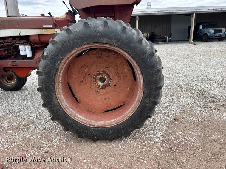 image for item DY2969 Farmal 666 tractor