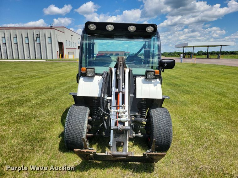 image for item DZ7343 2017 Bobcat  5600 utility vehicle