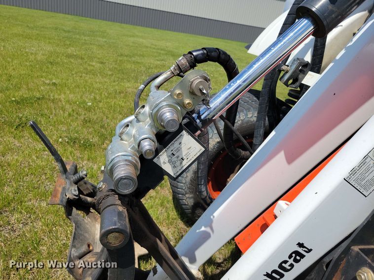 image for item DZ7343 2017 Bobcat  5600 utility vehicle