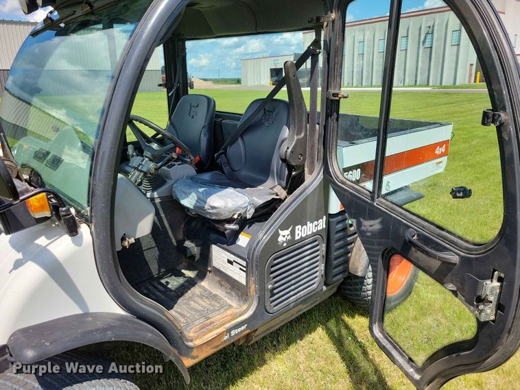 image for item DZ7343 2017 Bobcat  5600 utility vehicle