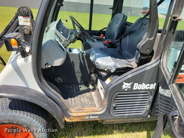 image for item DZ7343 2017 Bobcat  5600 utility vehicle