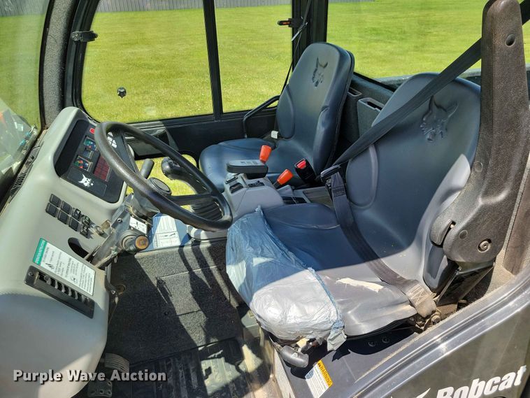 image for item DZ7343 2017 Bobcat  5600 utility vehicle