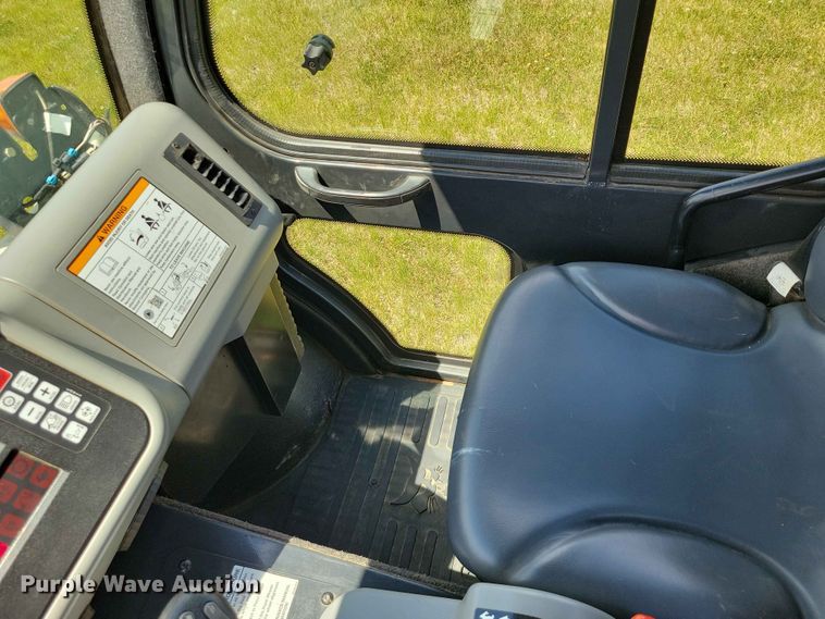image for item DZ7343 2017 Bobcat  5600 utility vehicle