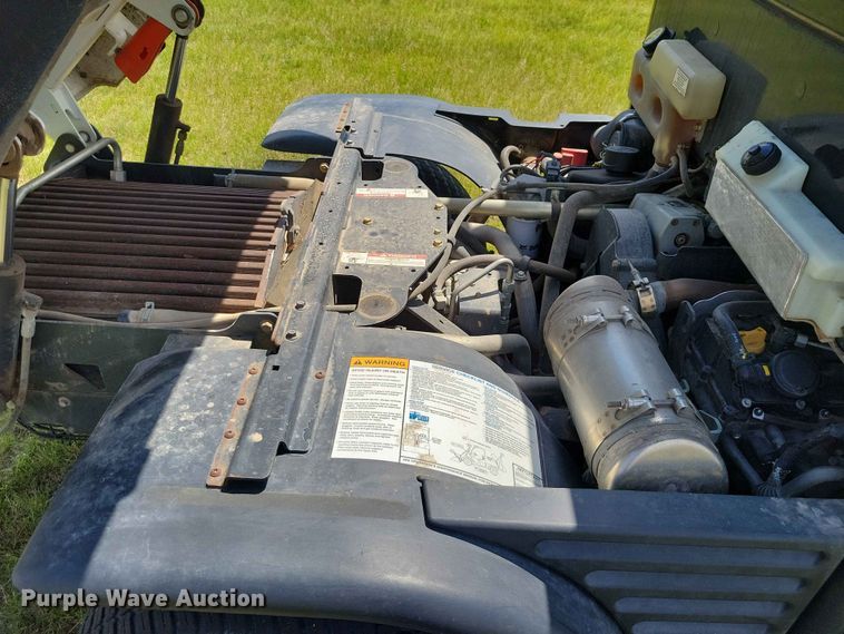 image for item DZ7343 2017 Bobcat  5600 utility vehicle