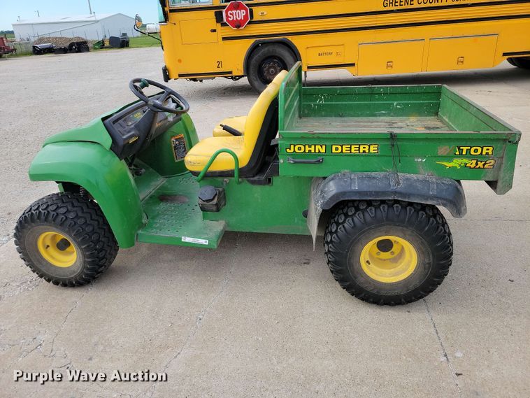 image for item DZ7350 1999 John Deere Gator utility vehicle