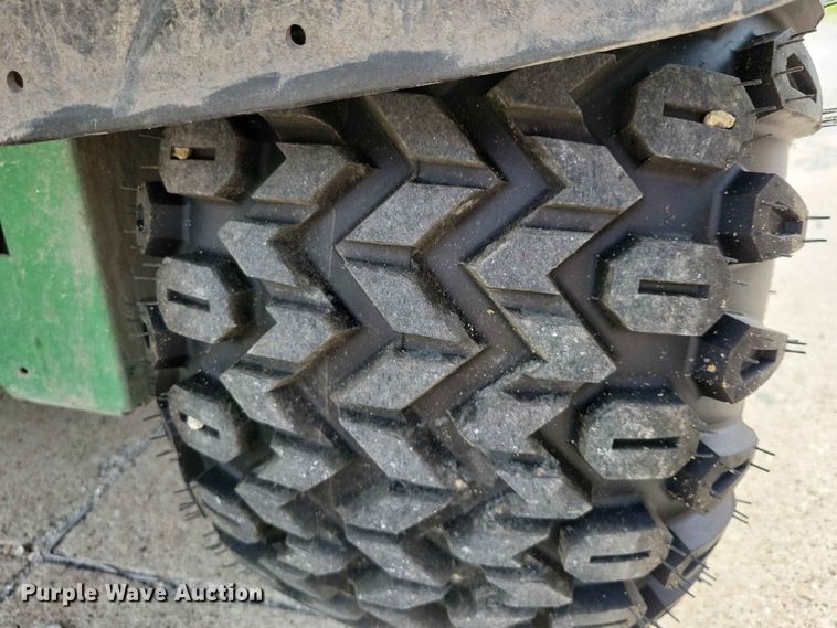 image for item DZ7350 1999 John Deere Gator utility vehicle