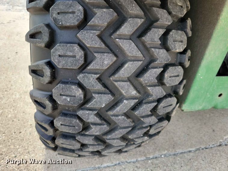 image for item DZ7350 1999 John Deere Gator utility vehicle